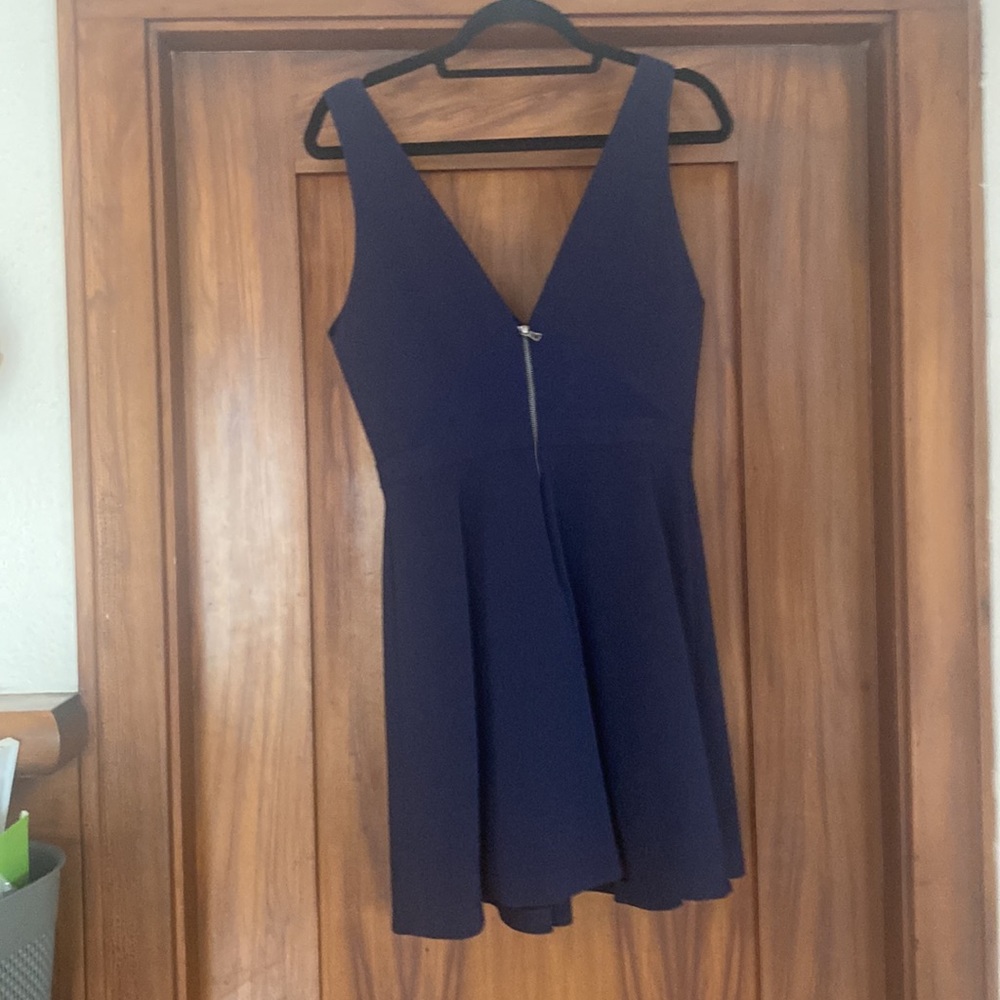 Super cute Alice + Olivia dress mini - Picture 4 of 6